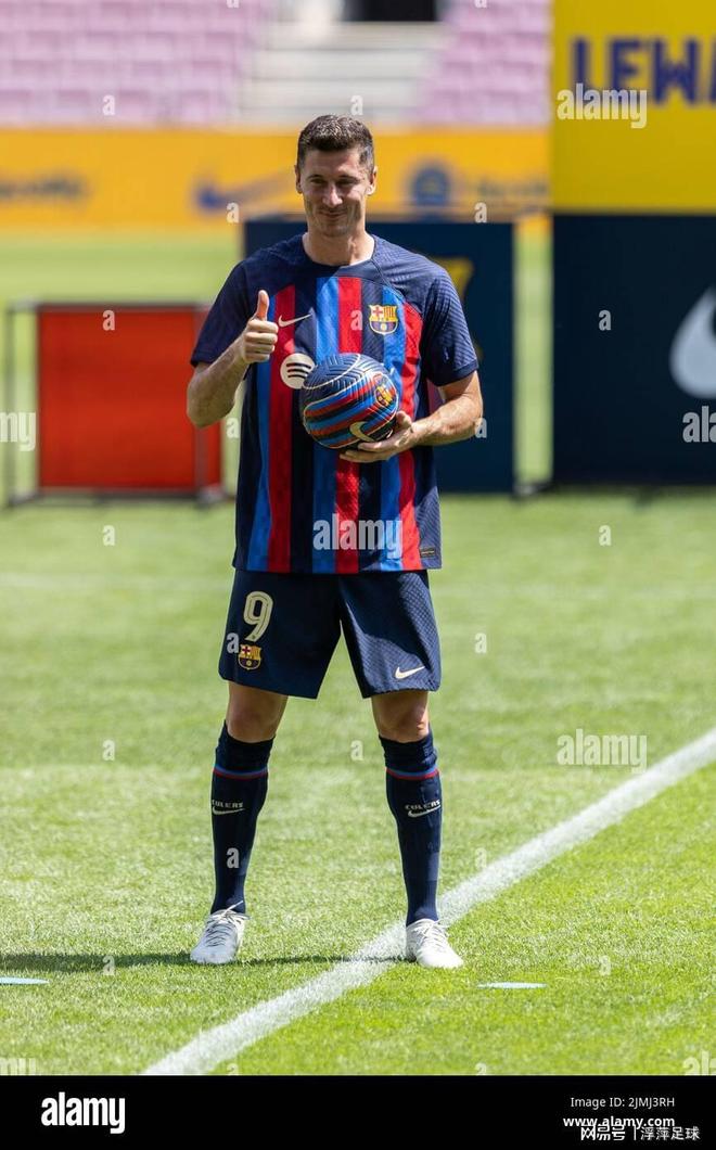 莱万多夫斯基9分钟5球视频